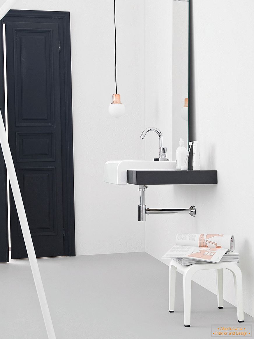 Suspended washbasin in the interior of a small bathroom