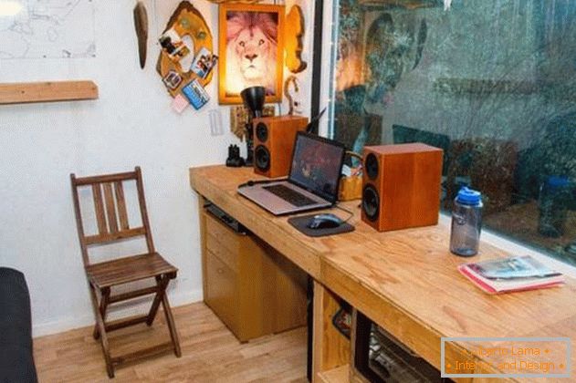 Inexpensive small house. Working space