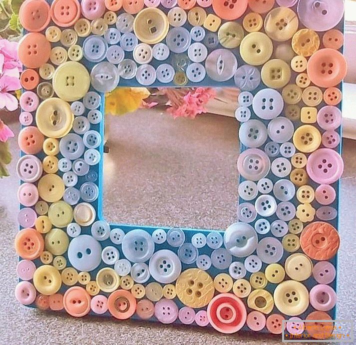Simple frame decor with buttons
