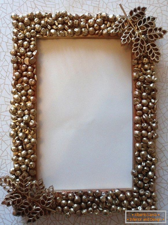 Decor frame with painted grains