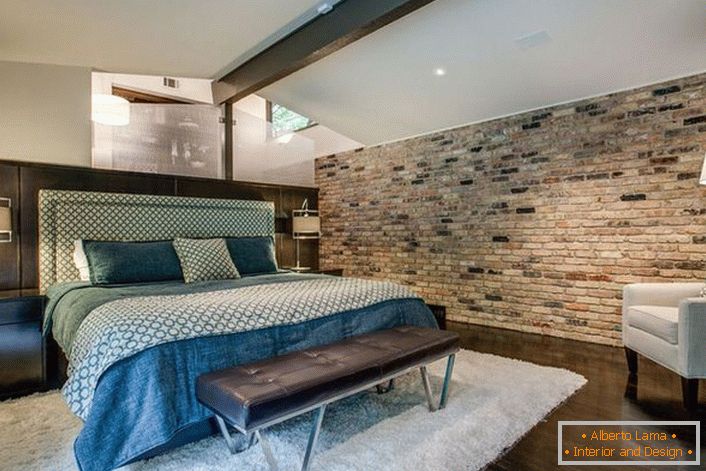 The modern loft-style bedroom is not overloaded with a rough finish. 