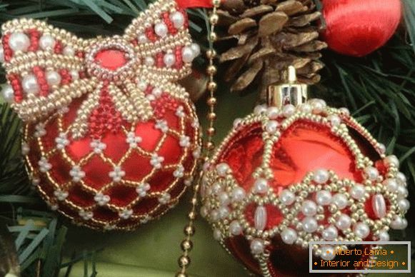 How to decorate a Christmas ball - photo with beads