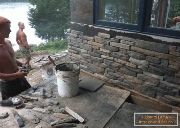 Decorating the facade of the house with a stone - artificial veneers