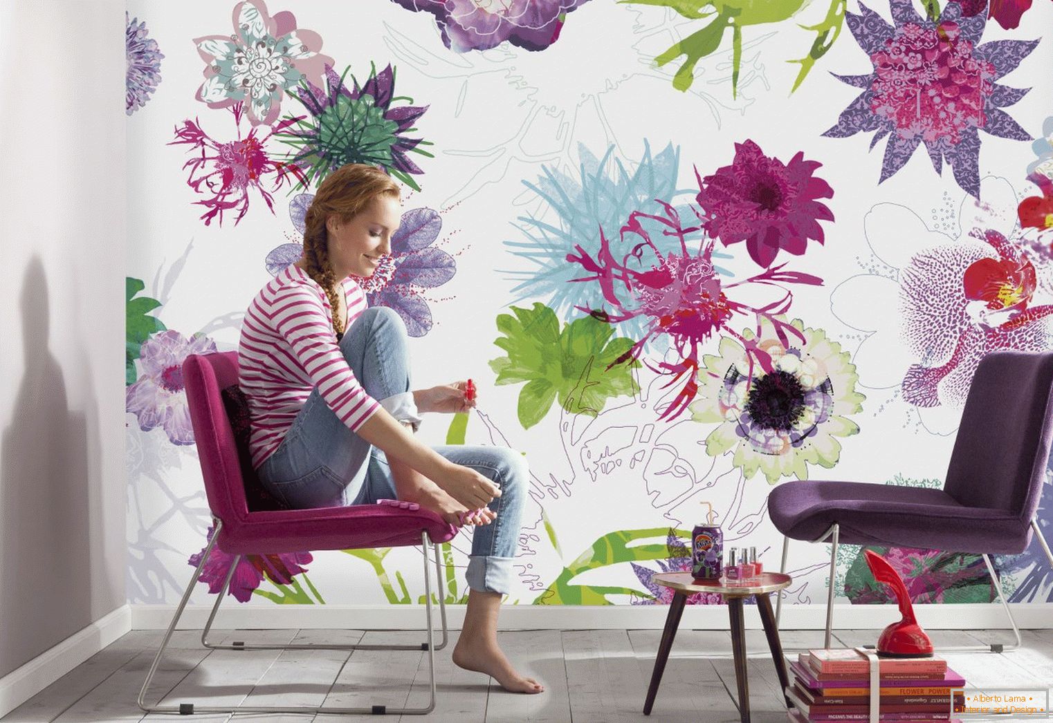 Wallpapers with large flowers in the interior