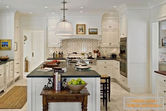 Travertine - a shallow half-kitchen photo