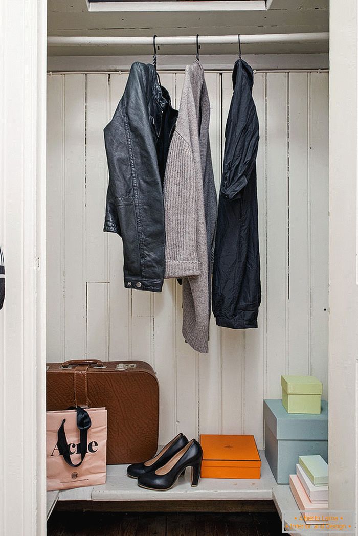 Convenient closet-cloakroom