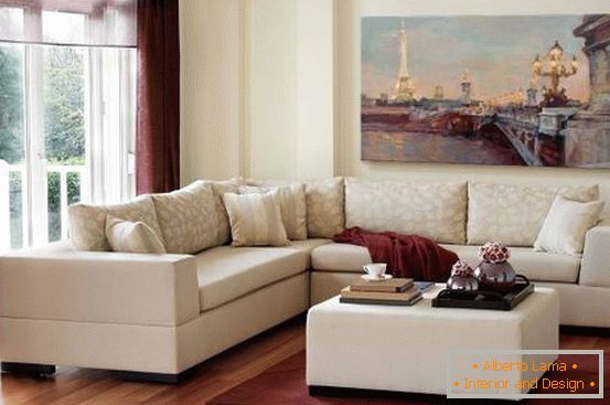 Curtains, carpet and other decor of the color of Marsala