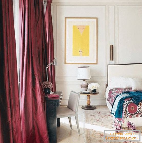 Curtains of the color of Marsala in the interior