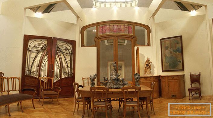 Pompous living room in the Art Nouveau style.