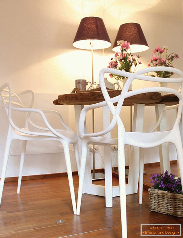 Dining room of a small studio apartment in Milan