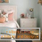 Elements of decor in the bedroom for the girl