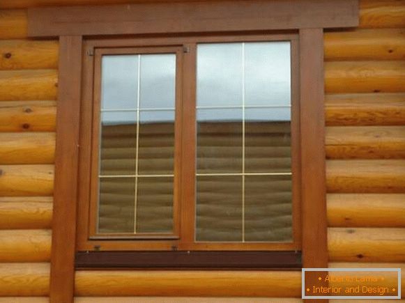 пластиковые windows in a wooden house