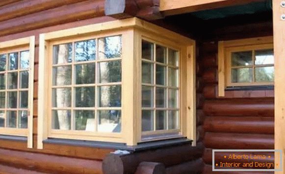 наличники на windows in a wooden house