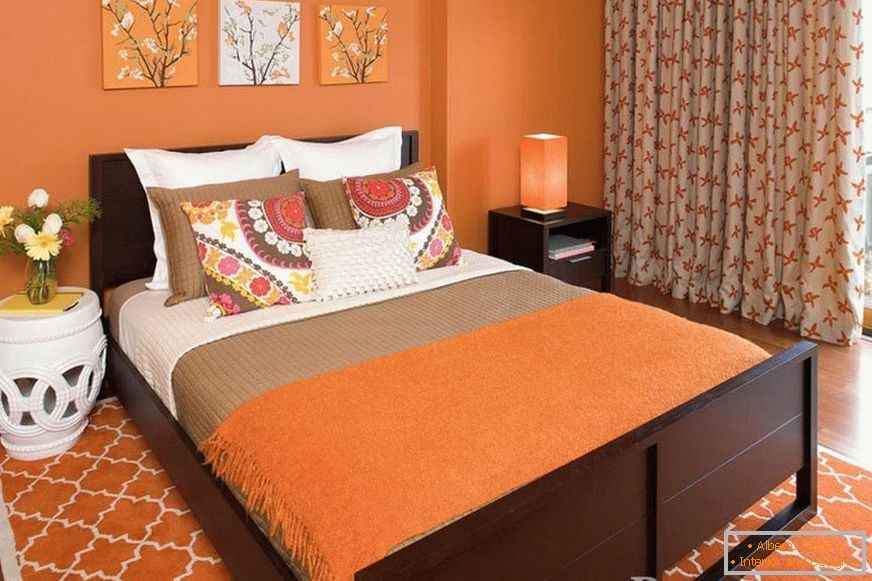 Bedroom in orange