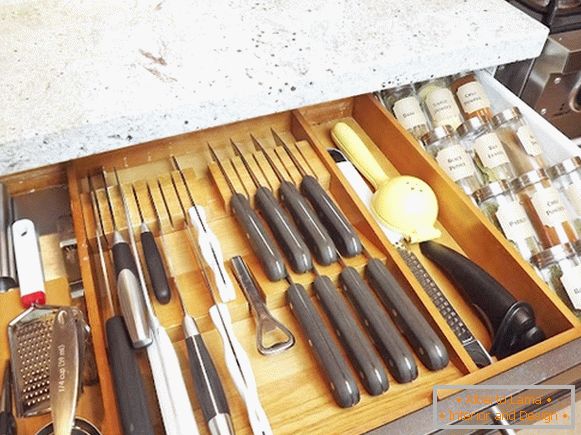 Box for storing cutlery