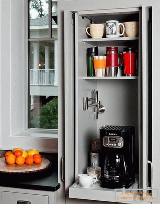 Retractable shelf for coffee machine