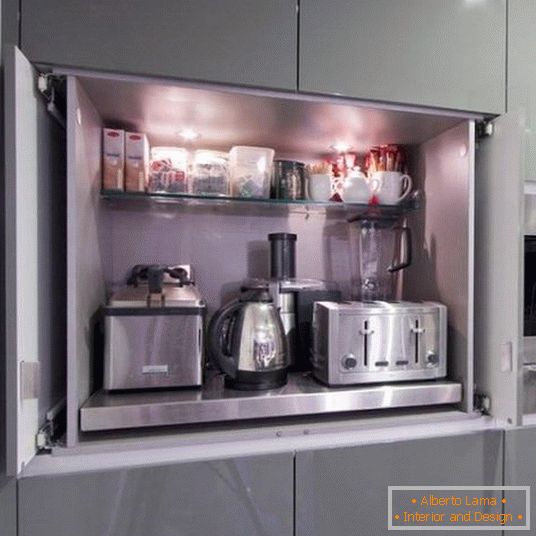 Retractable shelf for kitchen appliances