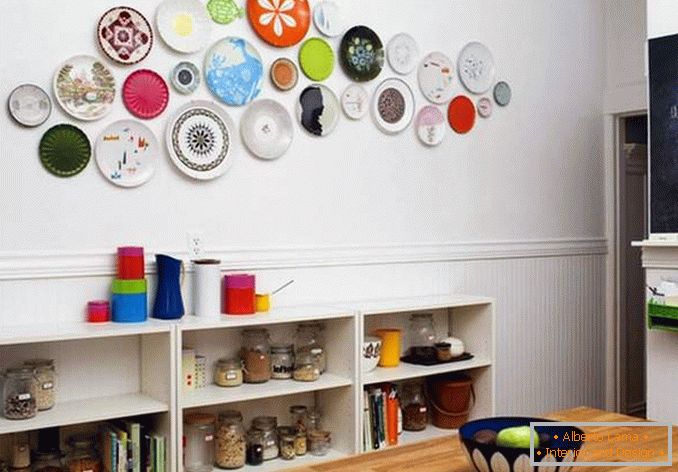 Collection of plates on the wall in the interior of the kitchen