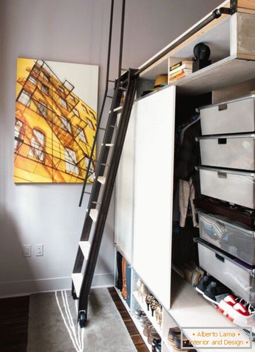 Mobile staircase in the interior of a small apartment