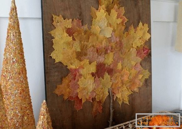 Autumn leaf decoration by own hands - applique