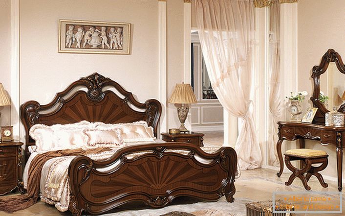 The classic Baroque style is represented by lacquered dark wood furniture.