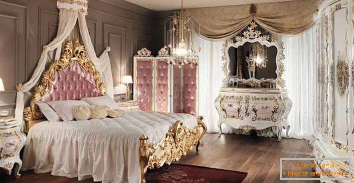 A bedroom in the Baroque style for a true lady. Pink details in the design make the interior truly
