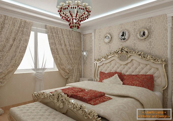 The bed with ornate backs of gold color fits nicely into the overall picture in the Baroque style.