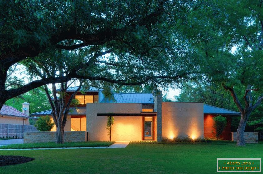 Correct lighting of the facade of a country house