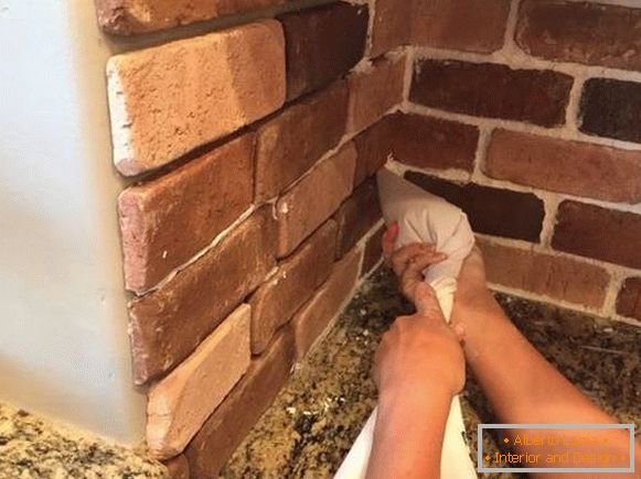 Finishing a brick façade with an artificial stone