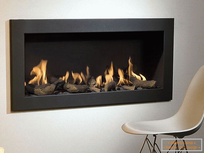 The bio-fireplace is built into the niche of the wall. 