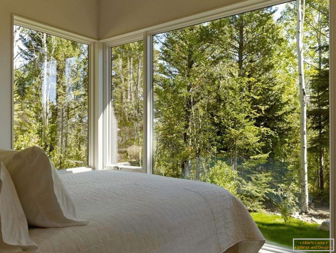 Bedroom с видом на лес
