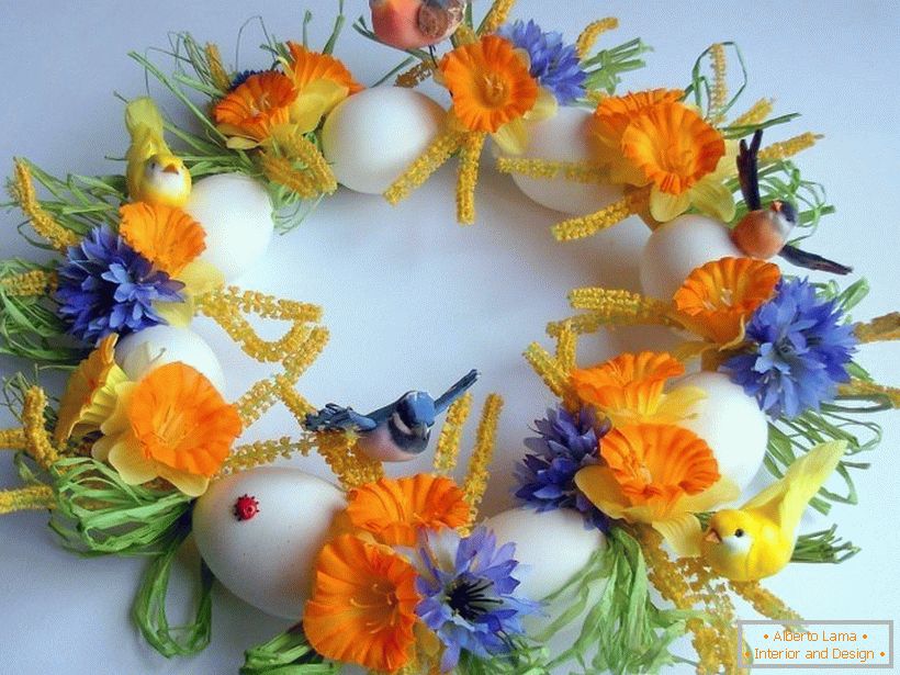 Beautiful decoration of the Easter wreath