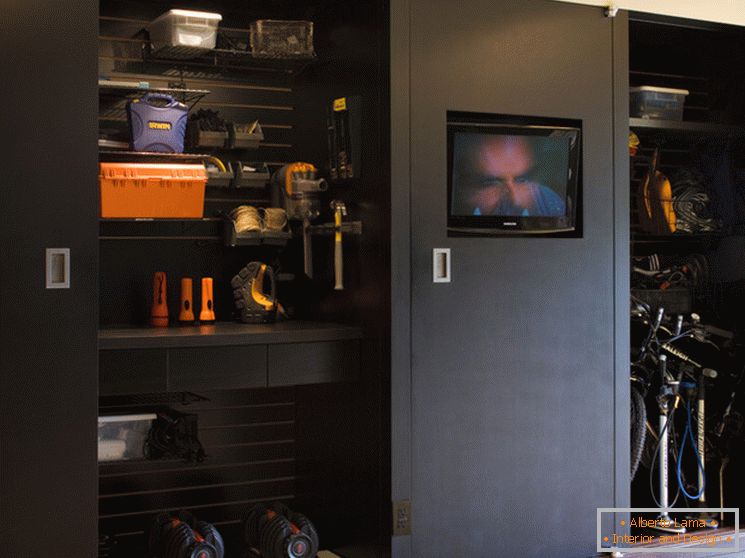 Spacious wardrobe in the garage