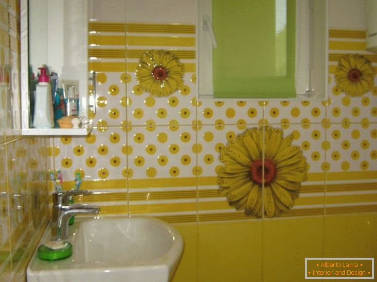bright-tile-in-the-bathroom-room