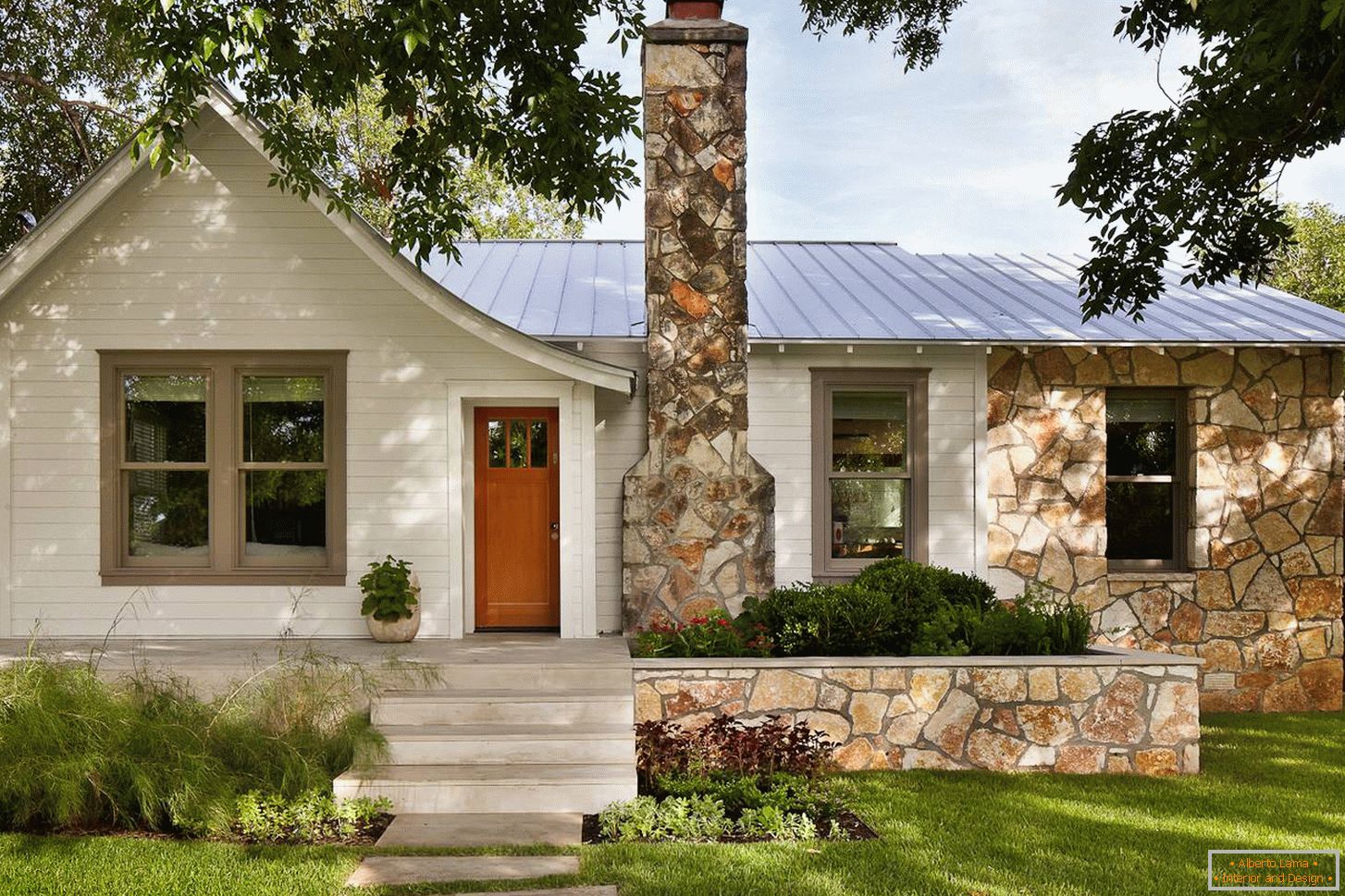 Stone facade of the cottage