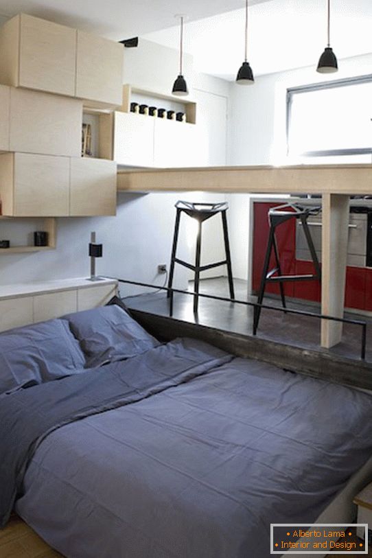 Studio apartment in black and white с красными акцентами