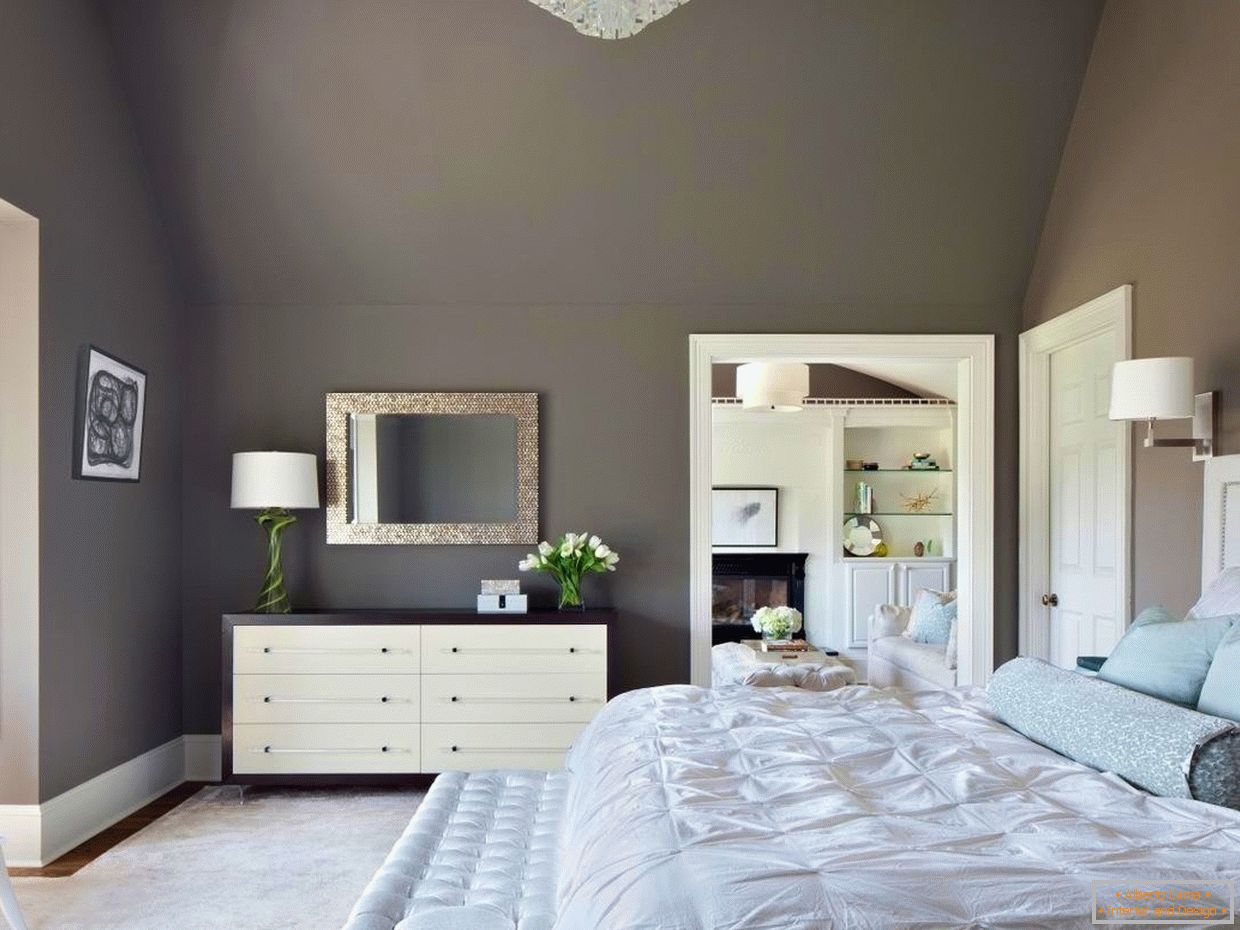 Brown walls in the bedroom