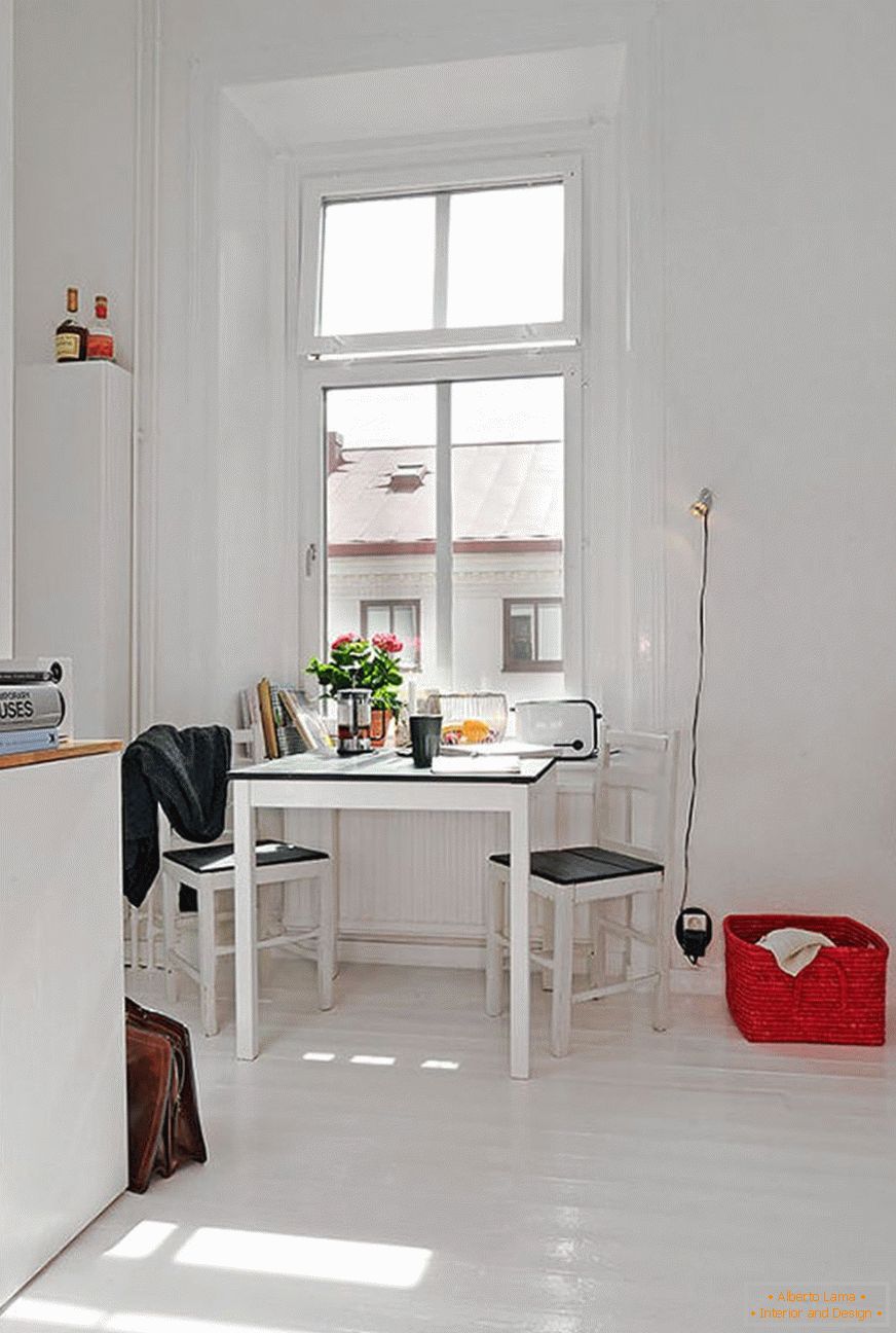White color in the design of a small apartment