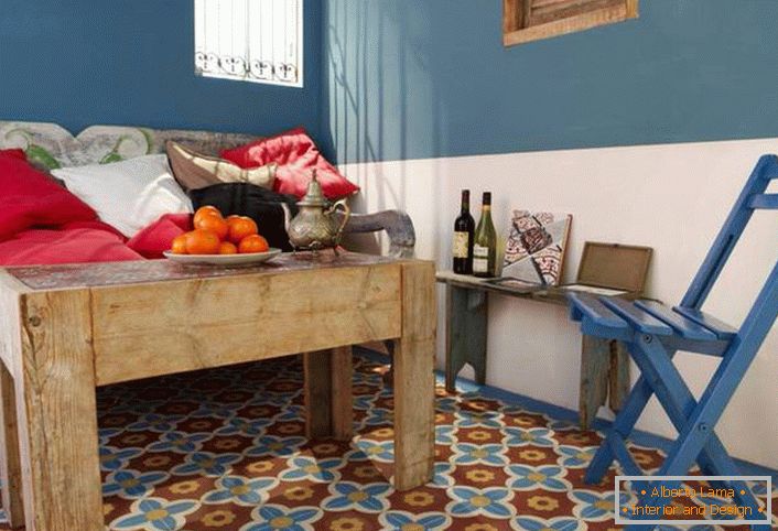 A creative solution for the hall in the Mediterranean style is a coffee table made of rough, untreated wood. 