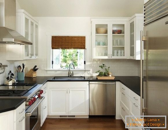 Kitchen in black and white