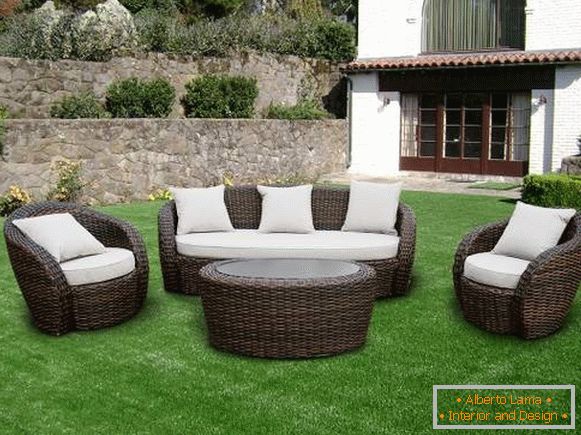 Advantages of garden furniture from artificial rattan