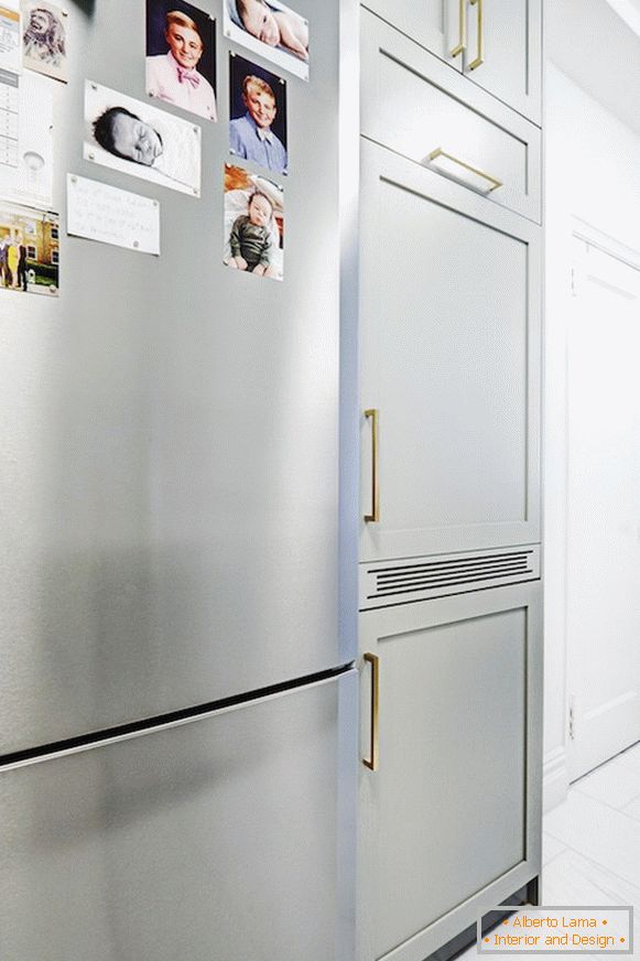 Hidden laundry in the interior of a narrow kitchen