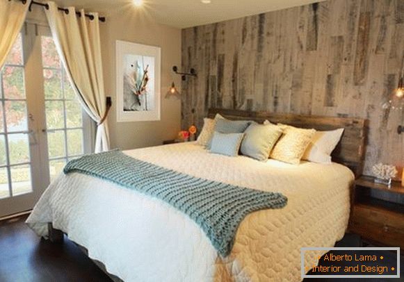 Bed in the bedroom by Feng Shui - photo 2016