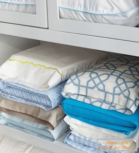 storage-linen-in-the-pillow cases