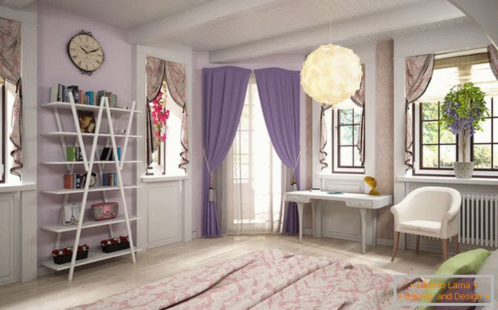 The exit to the balcony is decorated with monochrome purple curtains, while on the windows hang small curtains with a floral pattern. 