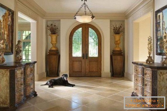 Symmetrical hallway design