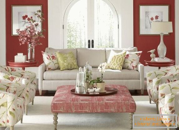Symmetrical living room in spring colors