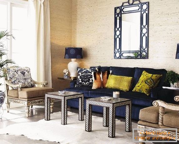 Eclecticism and symmetry in the design of the living room