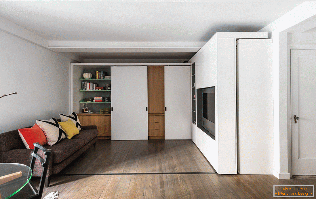 Sliding system in the interior of a small apartment