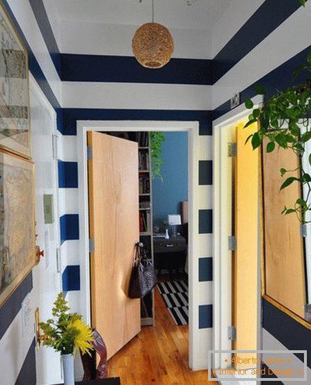 Striped wallpaper in the hallway